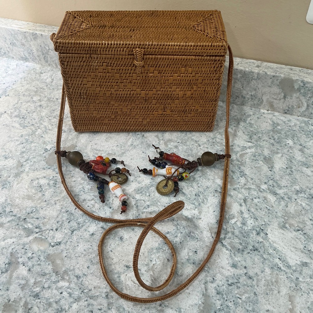 Vintage Rattan Box Crossbody Bag Woven Straw Purse with Beaded Tassels Boho